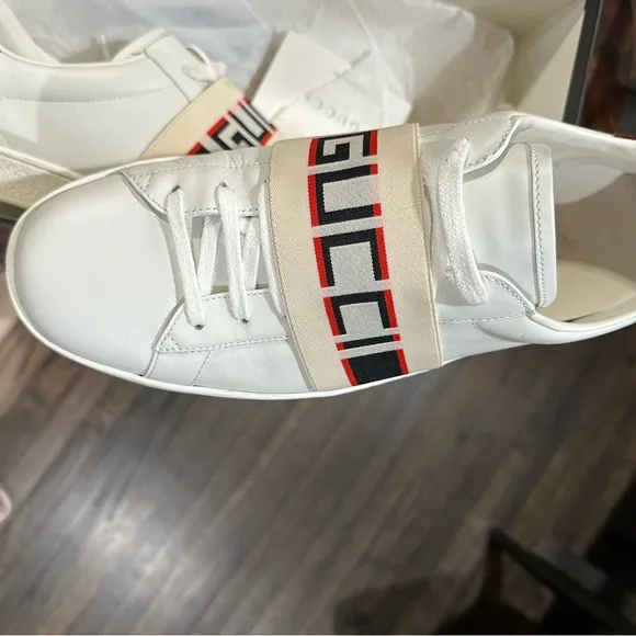 Gucci Men's White Sneakers with Logo Band - Picture 1 of 3